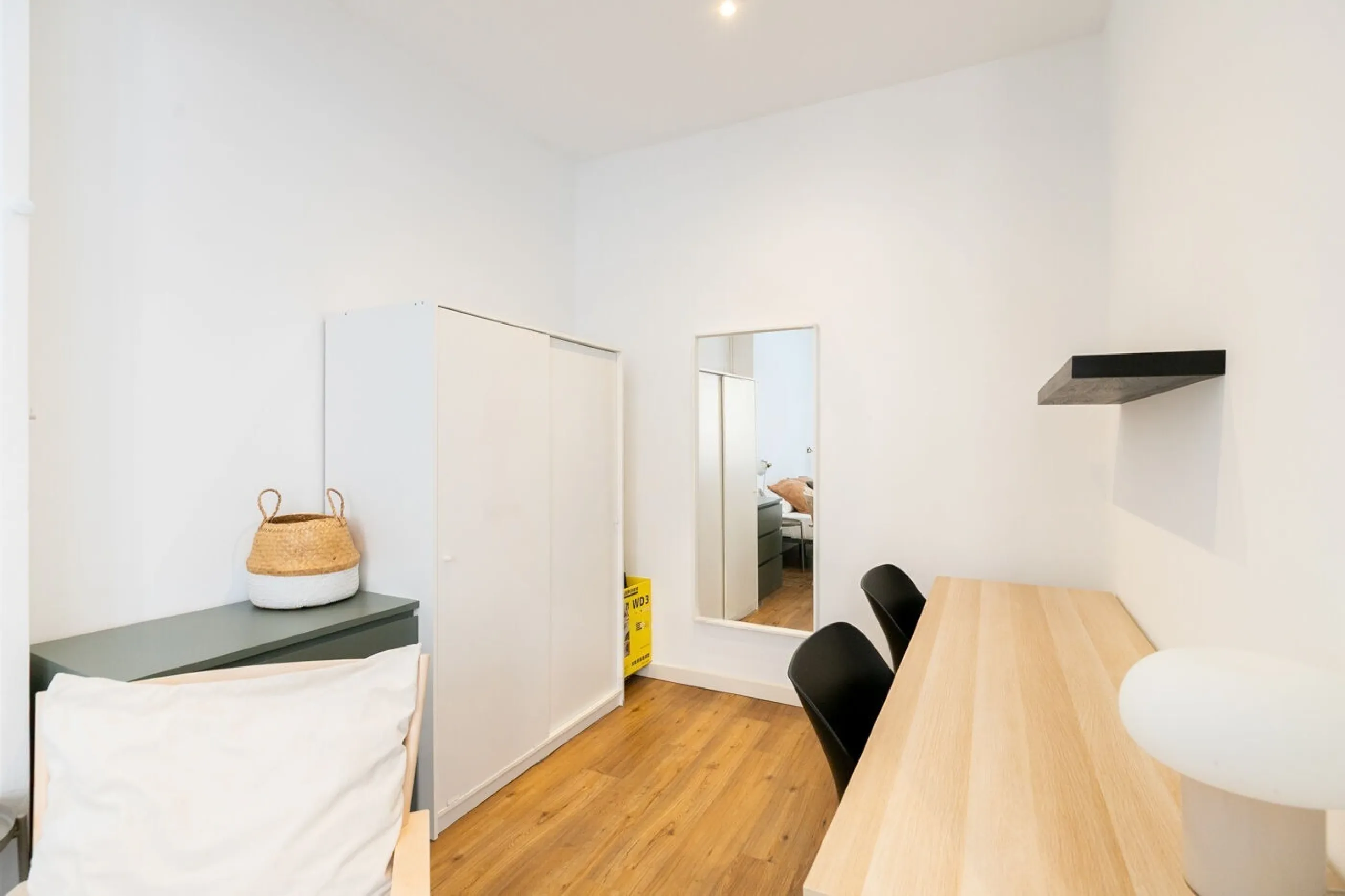Charming Apartment with Character Between Ronda de Sant Antoni and the MACBA, Barcelona