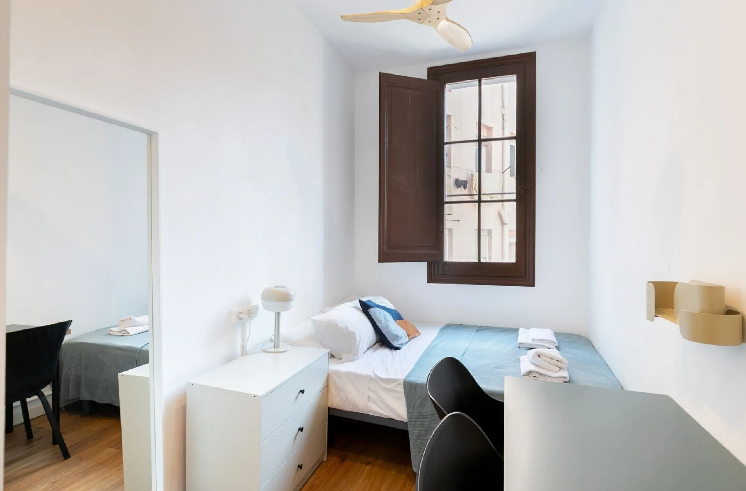 Charming Apartment with Character Between Ronda de Sant Antoni and the MACBA, Barcelona