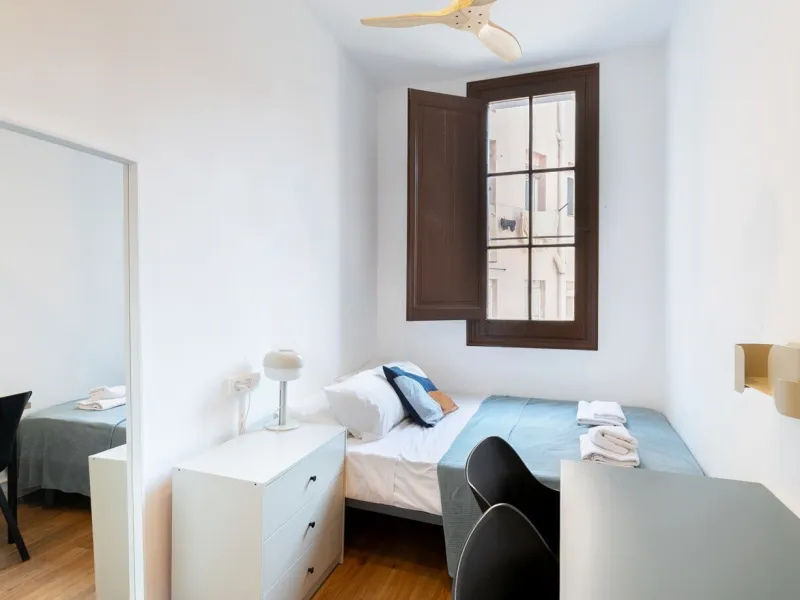 Charming Apartment with Character Between Ronda de Sant Antoni and the MACBA, Barcelona