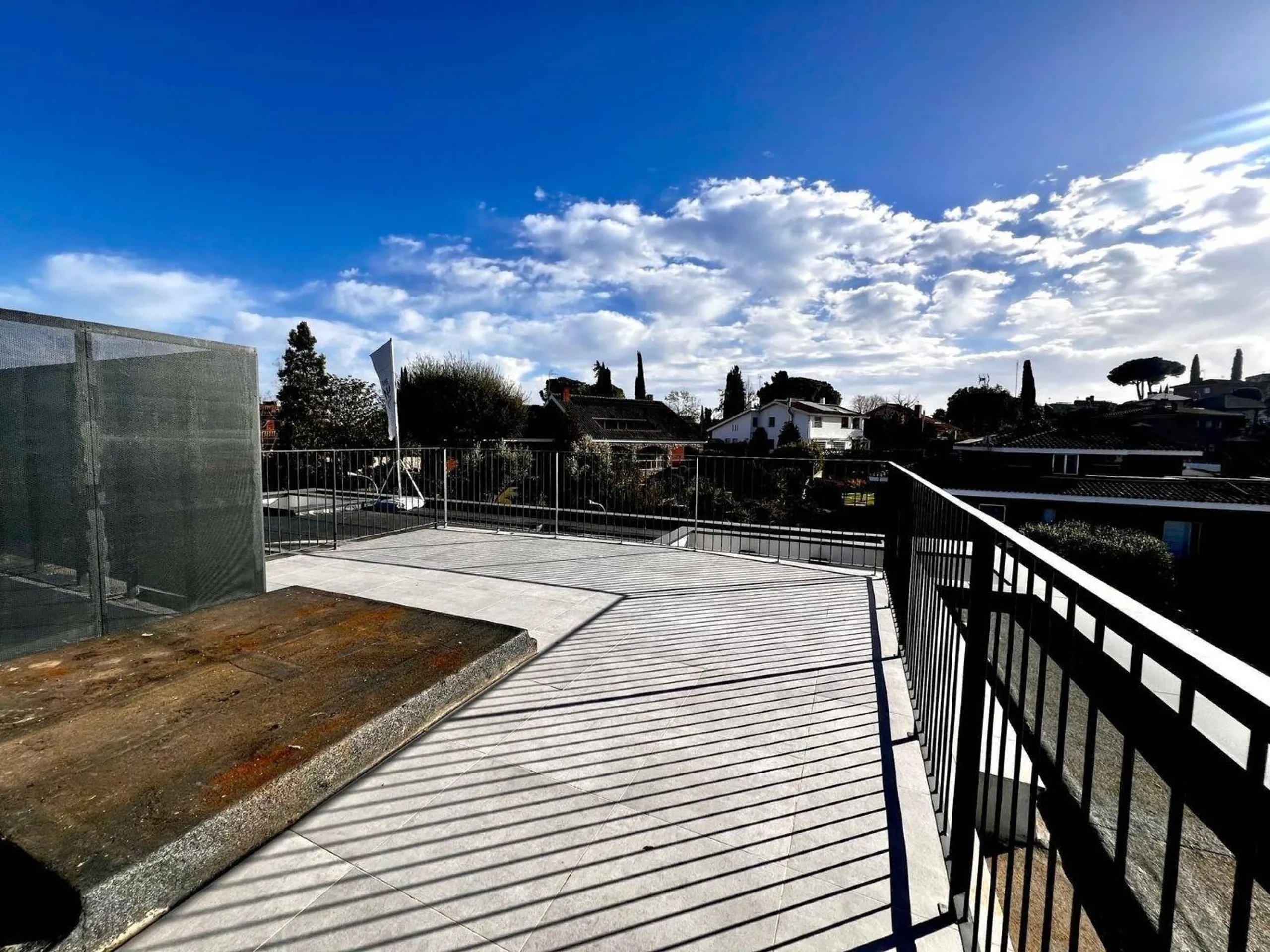 Neubau-Penthouse mit privater Terrasse in Bellaterra, Barcelona