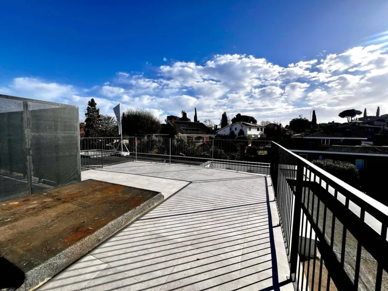 Neubau-Penthouse mit privater Terrasse in Bellaterra, Barcelona