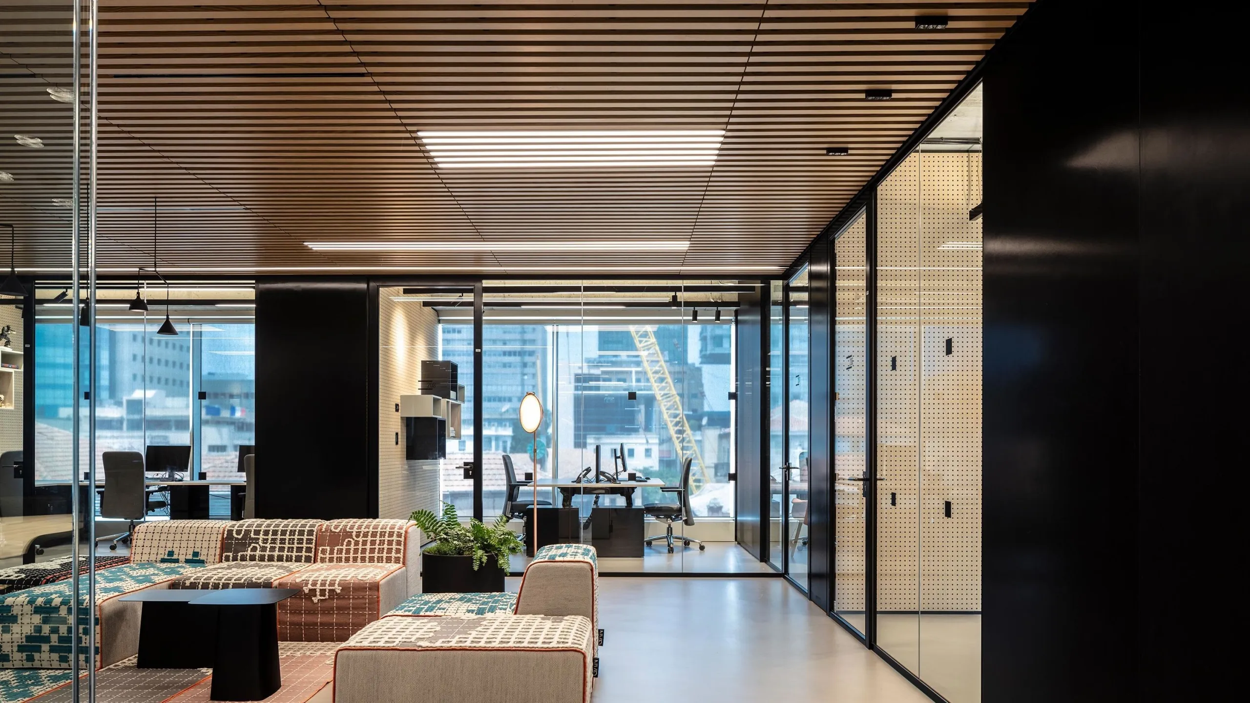 Commercial Premises with Restaurant Tenant in Barcelona