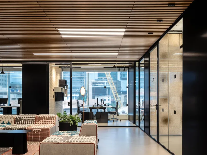 Commercial Premises with Restaurant Tenant in Barcelona