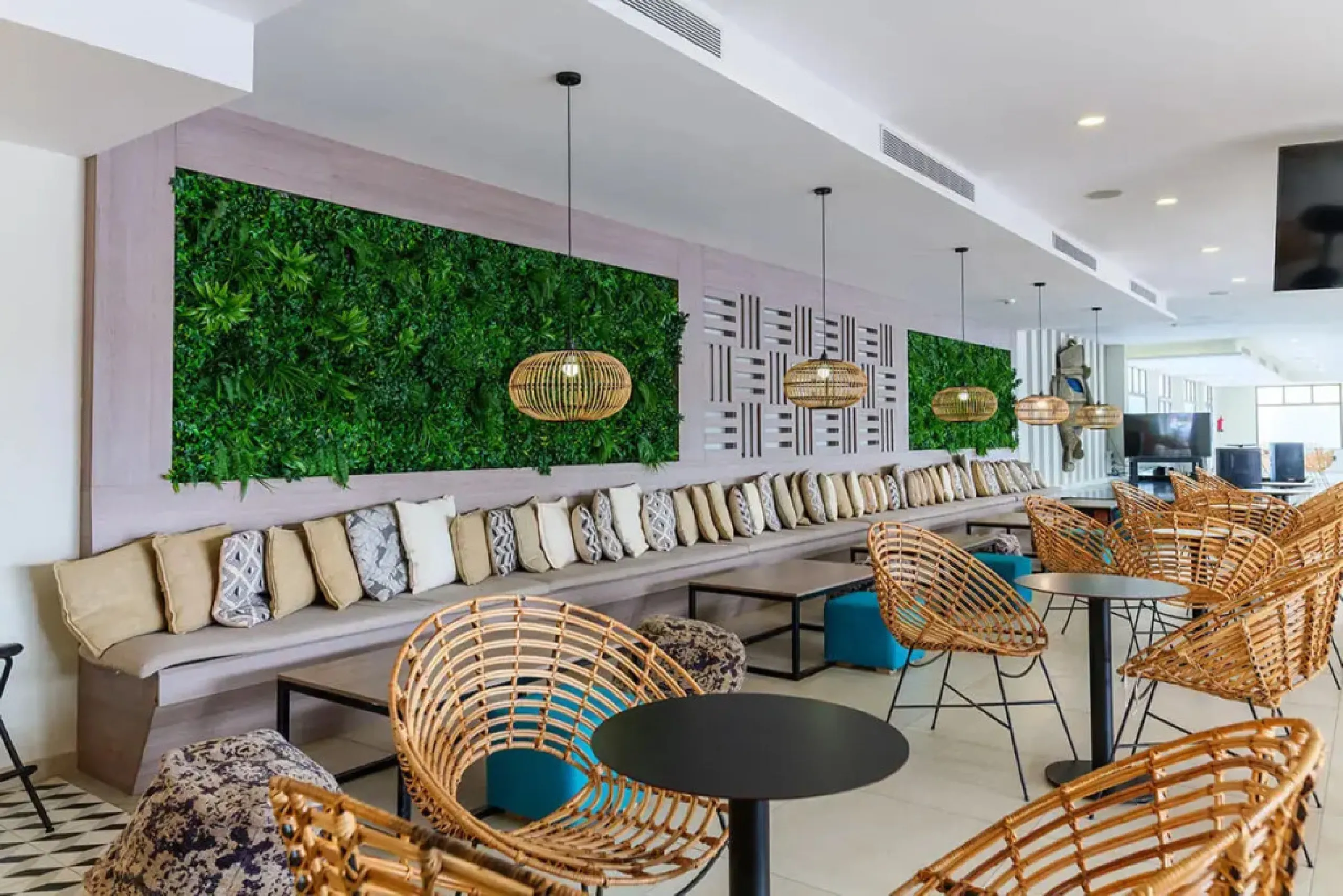 Commercial Premises with Restaurant Tenant in a Barcelona Suburb