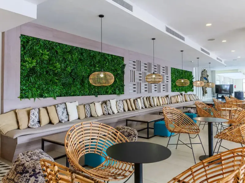 Commercial Premises with Restaurant Tenant in a Barcelona Suburb