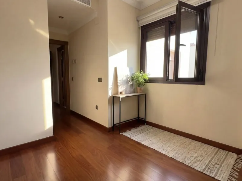 Spacious and stylish apartment with rooftop terrace and additional living level in the heart of Ronda