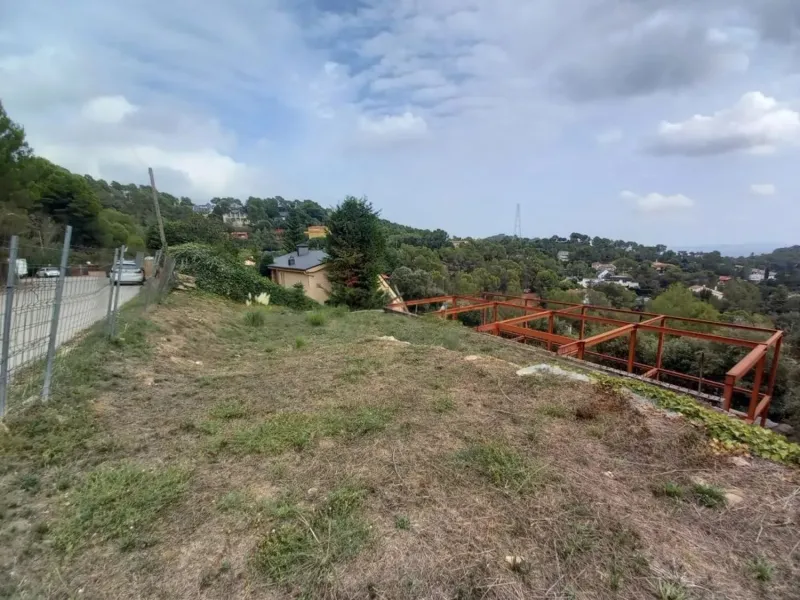 Terreno con estructura y vistas a Matadepera, Barcelona
