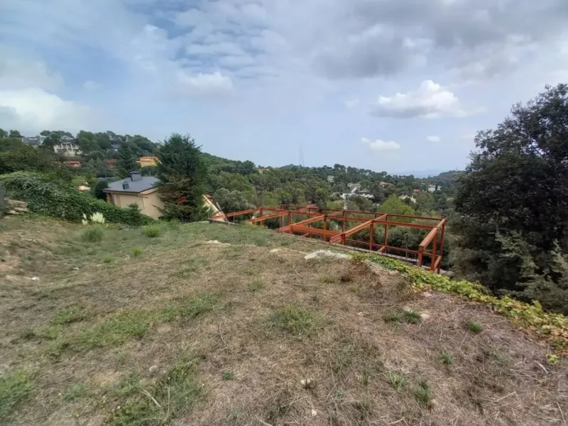 Terreno con estructura y vistas a Matadepera, Barcelona