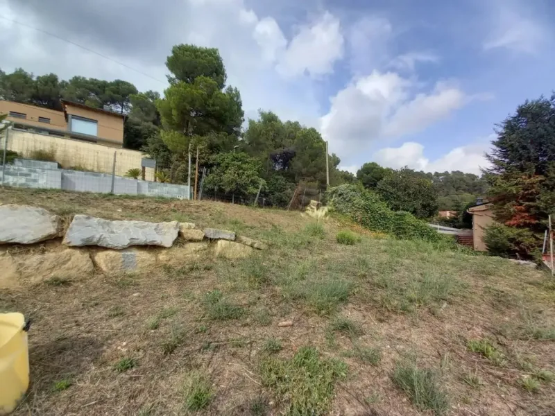 Terreno con estructura y vistas a Matadepera, Barcelona