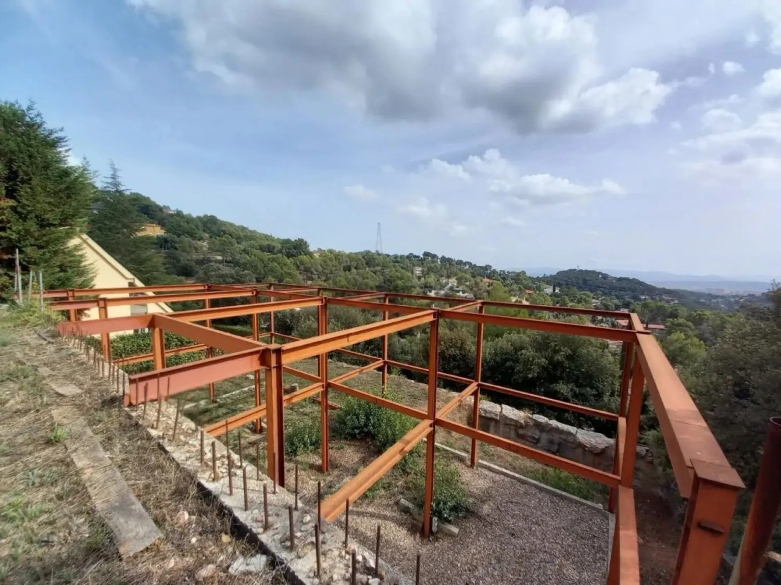Terreno con estructura y vistas a Matadepera, Barcelona