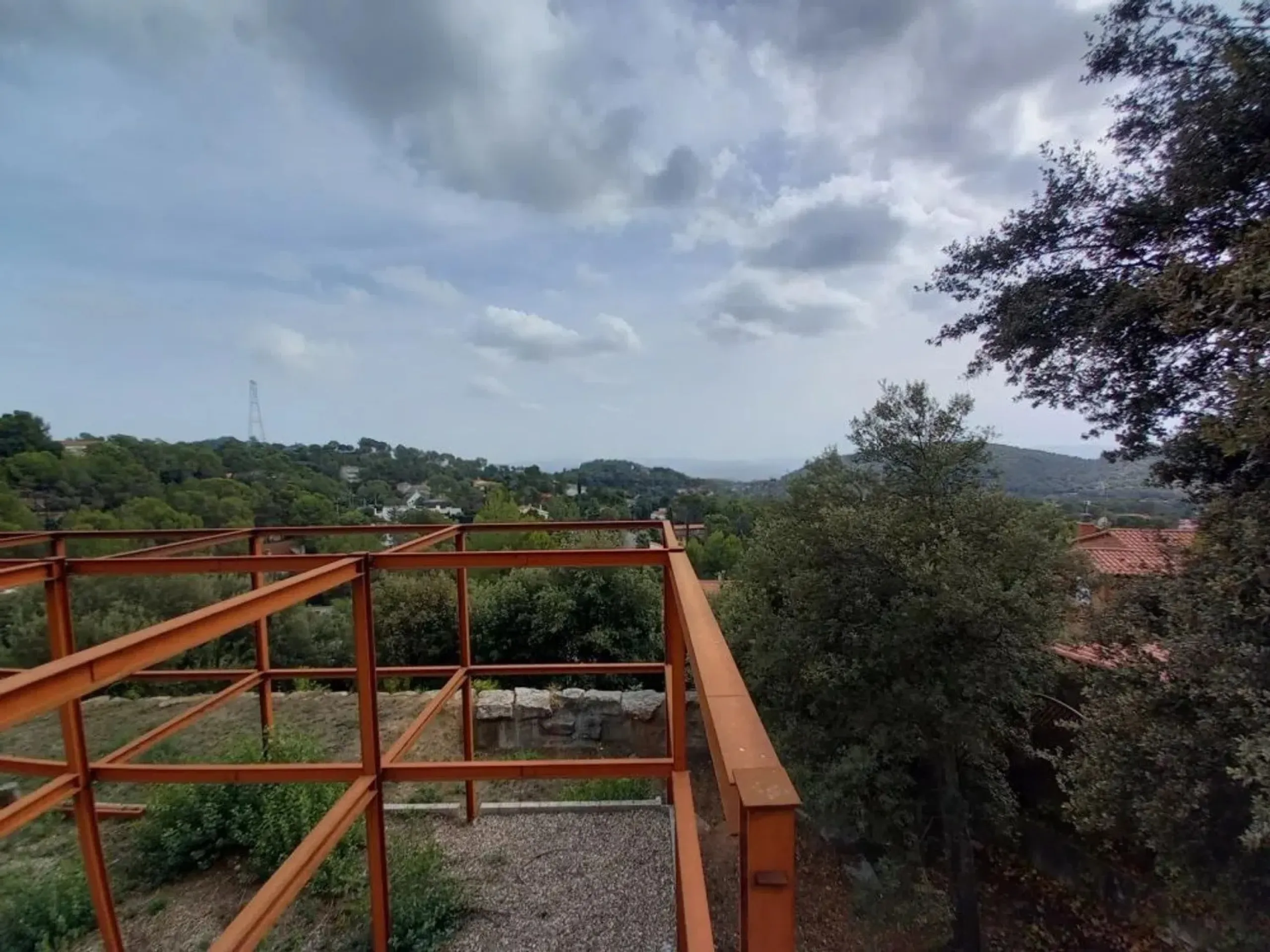 Terreno con estructura y vistas a Matadepera, Barcelona