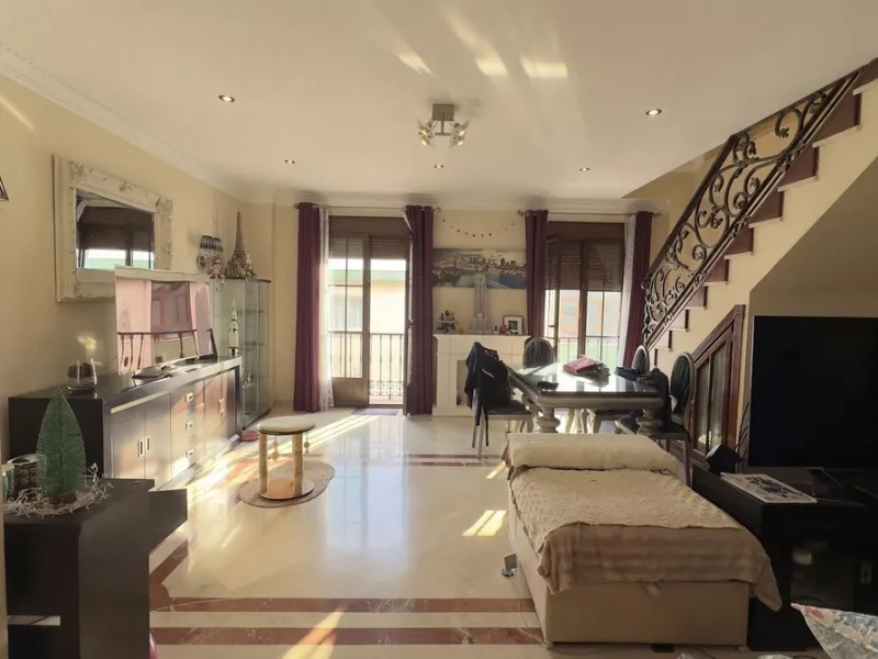 Spacious and stylish apartment with rooftop terrace and additional living level in the heart of Ronda