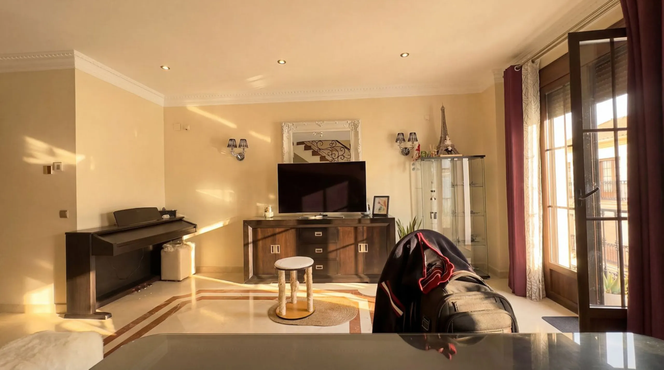 Spacious and stylish apartment with rooftop terrace and additional living level in the heart of Ronda