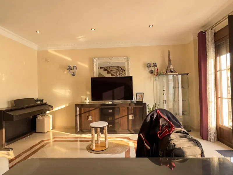 Spacious and stylish apartment with rooftop terrace and additional living level in the heart of Ronda