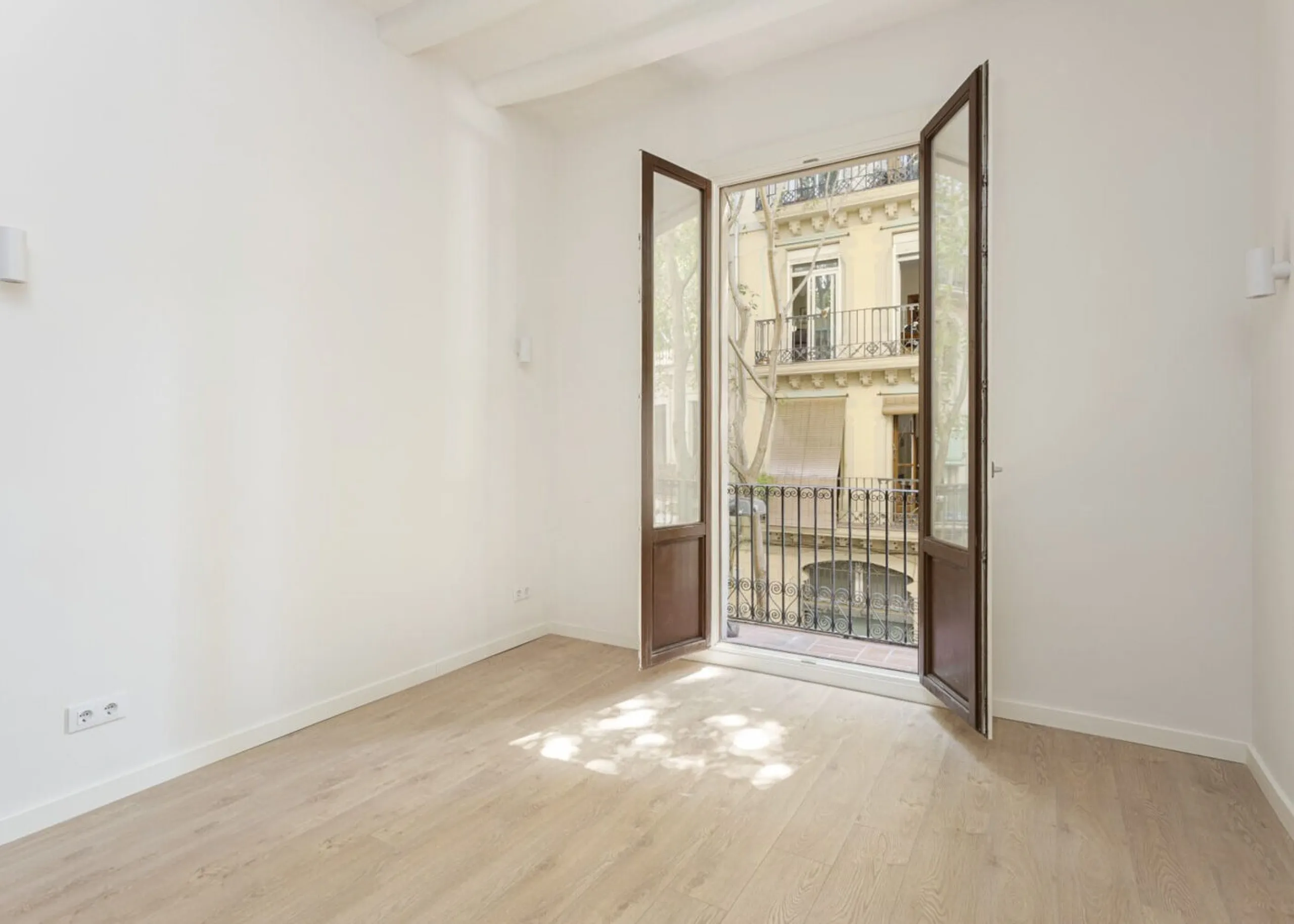 Apartamento renovado con encanto histórico en Poble Sec, Barcelona
