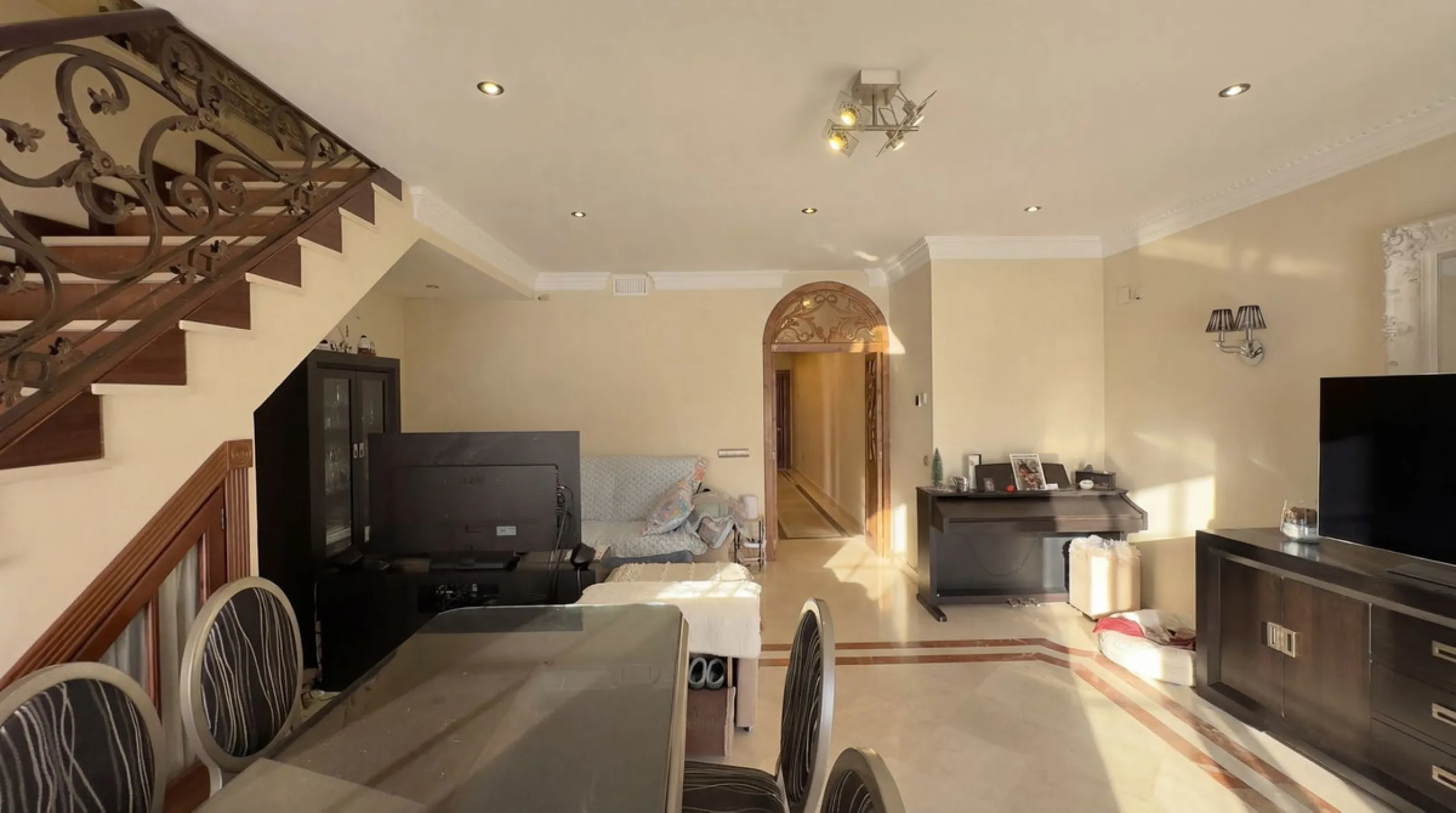 Spacious and stylish apartment with rooftop terrace and additional living level in the heart of Ronda