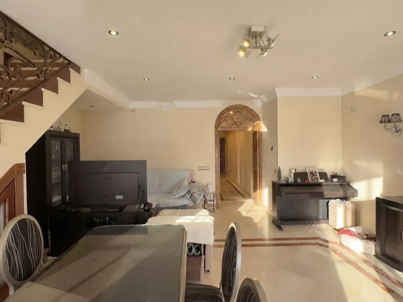 Spacious and stylish apartment with rooftop terrace and additional living level in the heart of Ronda