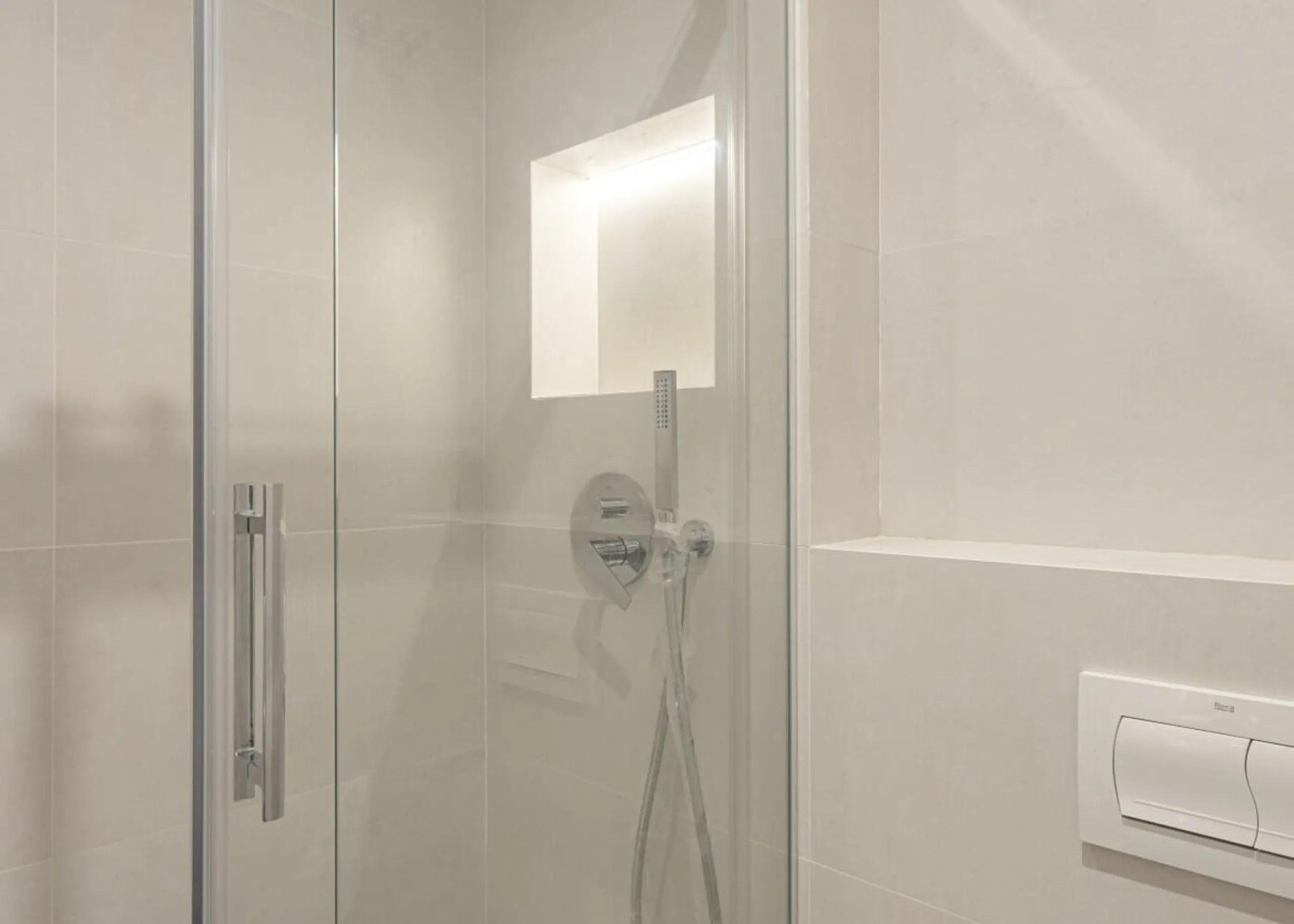 Apartamento renovado con encanto histórico en Poble Sec, Barcelona