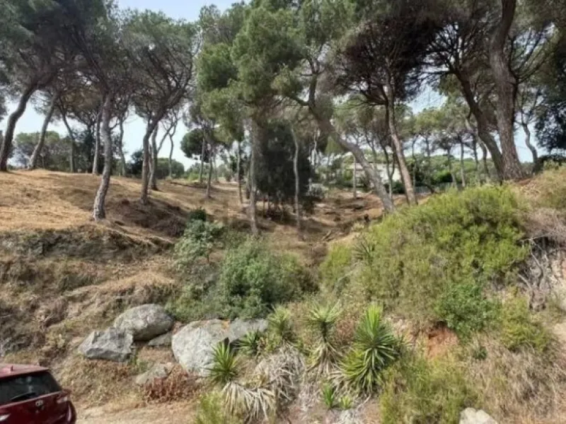 Spectacular Urban Plot in Premia de Dalt with Sea Views, Barcelona