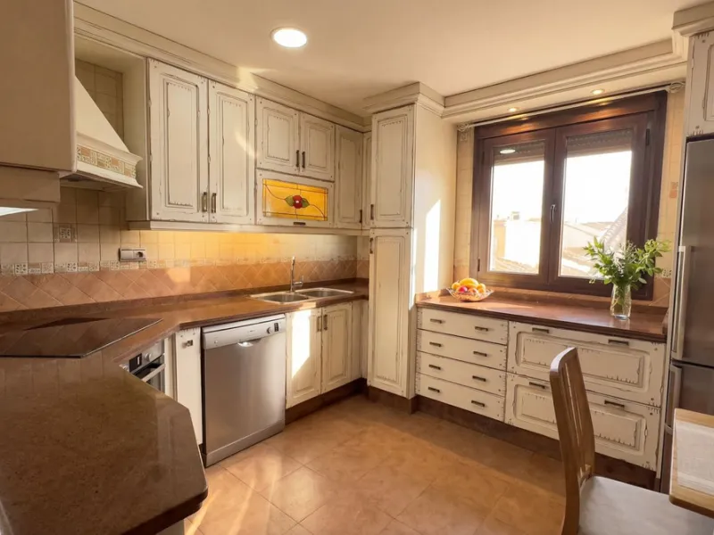 Spacious and stylish apartment with rooftop terrace and additional living level in the heart of Ronda