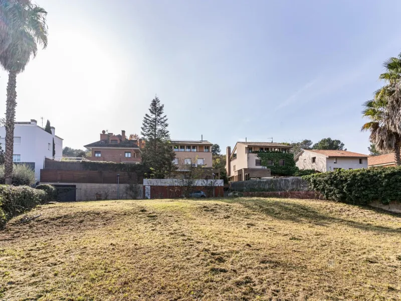 Parcela exclusiva en Can Trabal para proyecto de lujo, Barcelona