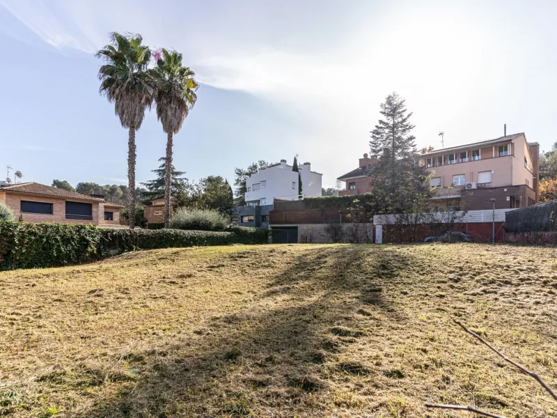 Parcela exclusiva en Can Trabal para proyecto de lujo, Barcelona