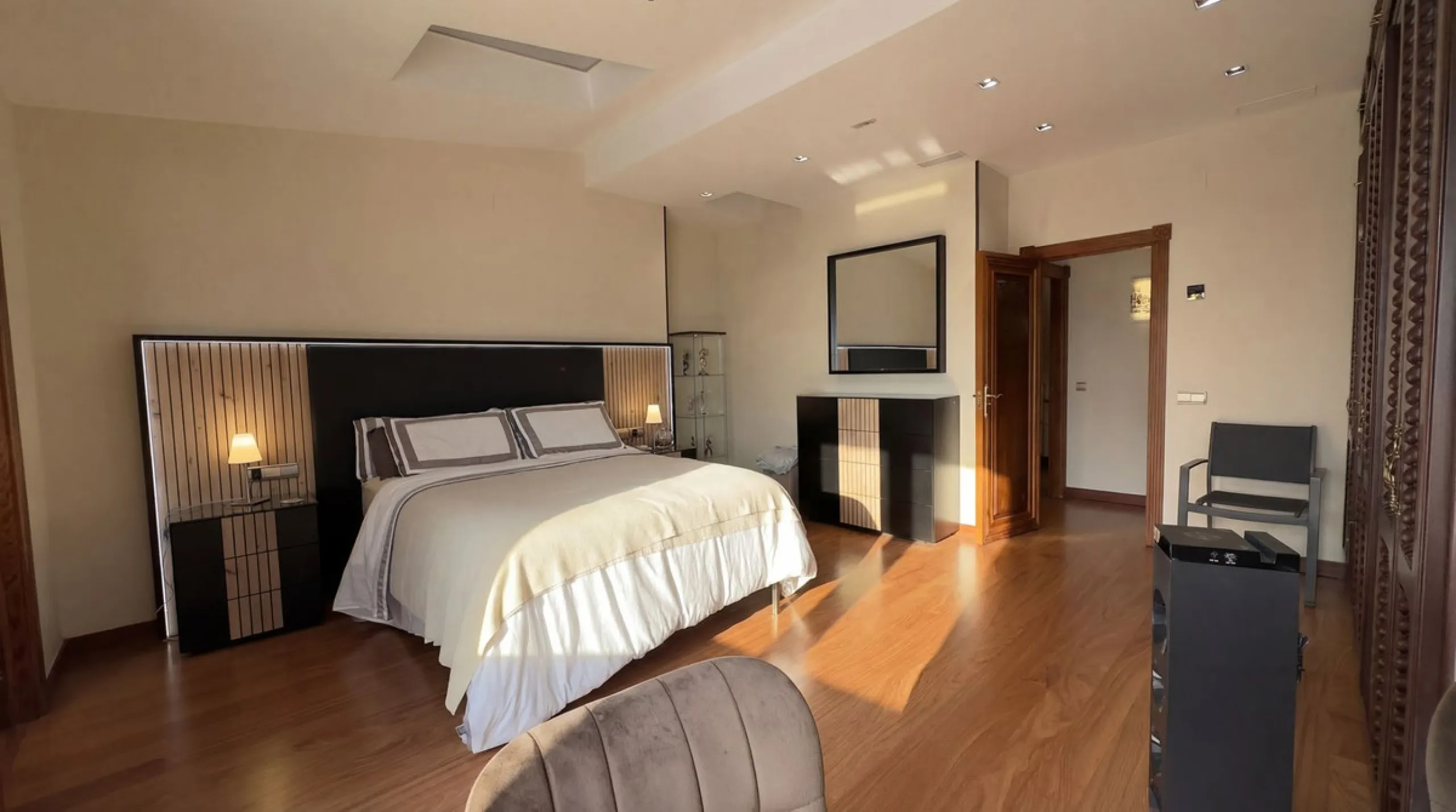 Spacious and stylish apartment with rooftop terrace and additional living level in the heart of Ronda