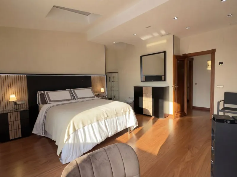 Spacious and stylish apartment with rooftop terrace and additional living level in the heart of Ronda