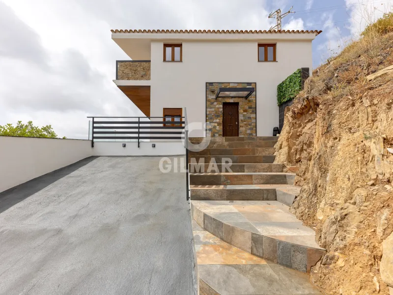 Chalet Independiente en Colmenar (Málaga) - Málaga