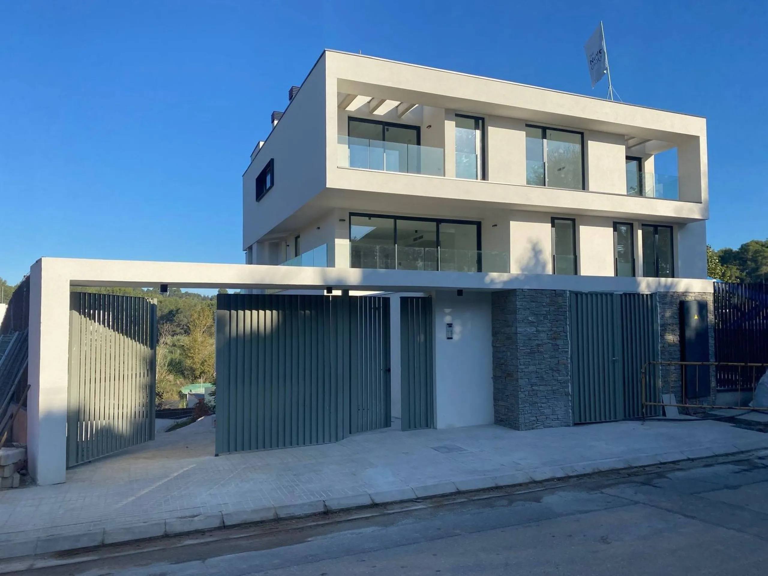 Neubau-Penthouse mit privater Terrasse in Bellaterra, Barcelona
