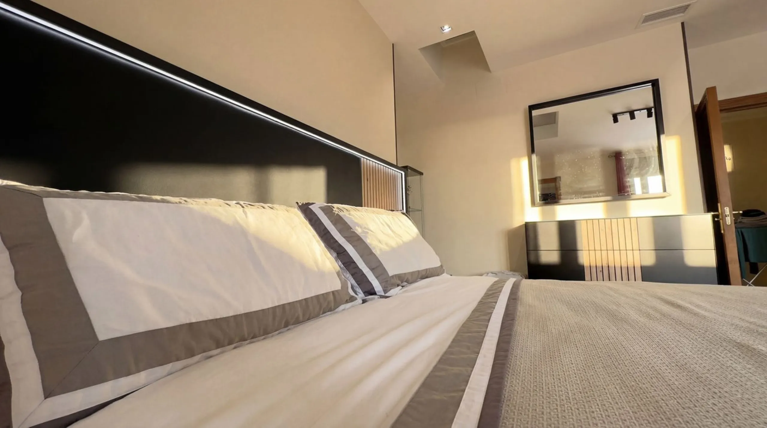 Spacious and stylish apartment with rooftop terrace and additional living level in the heart of Ronda
