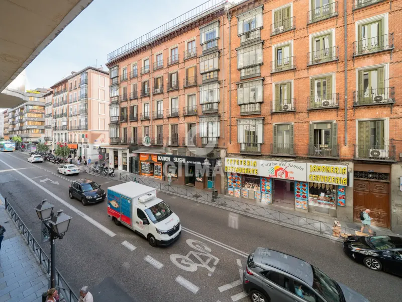 Piso en Universidad - Madrid