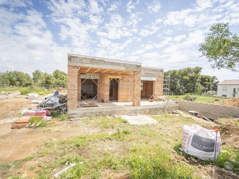 New-Build Homes in a Natural Setting Near the Sea in Coma-Ruga, Costa Dorada