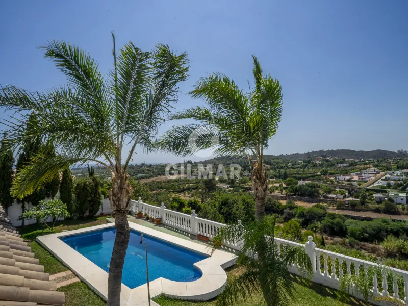Chalet Independiente en Estepona Este - Málaga