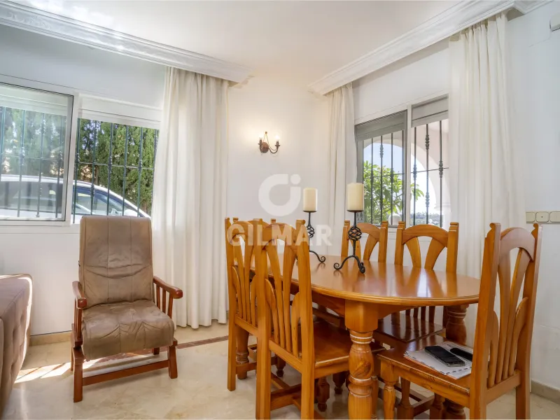 Chalet Independiente en Estepona Este - Málaga