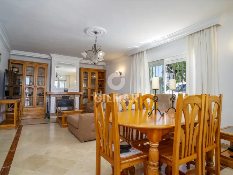 Chalet Independiente en Estepona Este - Málaga