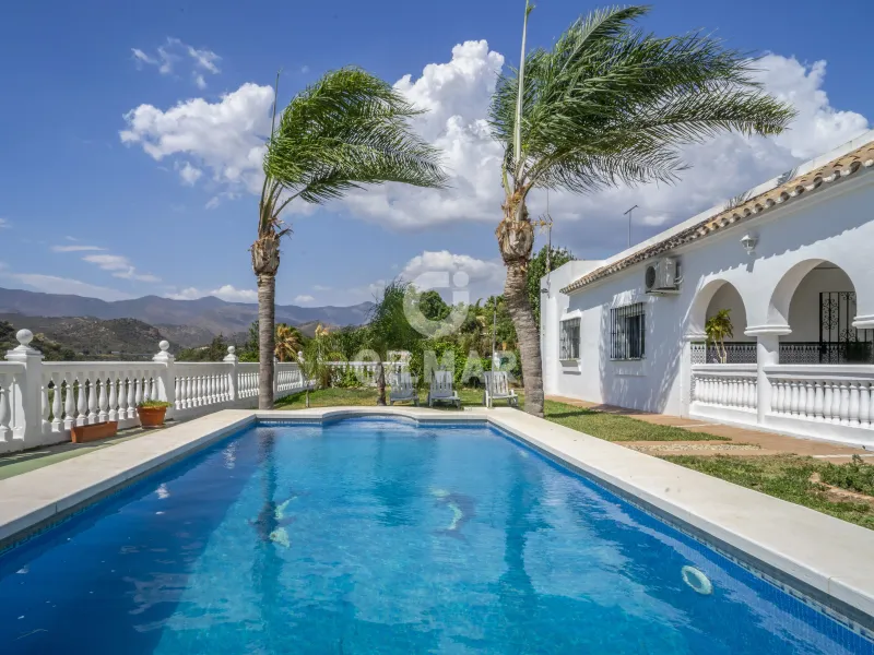 Chalet Independiente en Estepona Este - Málaga