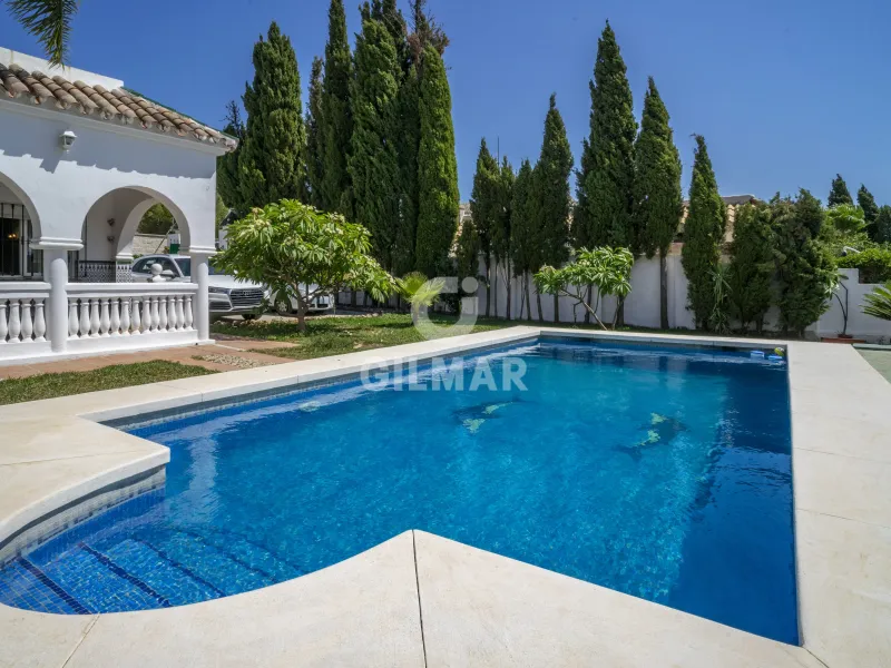 Chalet Independiente en Estepona Este - Málaga