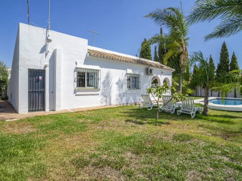 Chalet Independiente en Estepona Este - Málaga