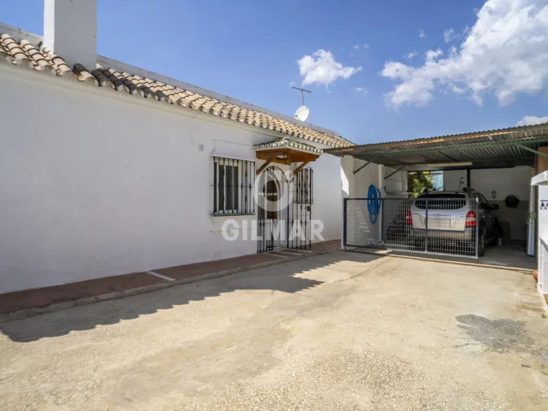 Chalet Independiente en Estepona Este - Málaga