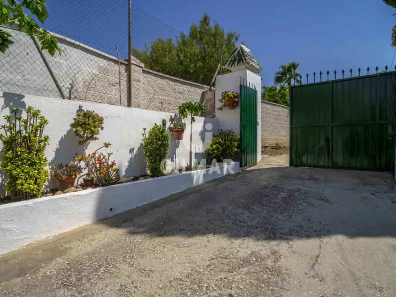 Chalet Independiente en Estepona Este - Málaga