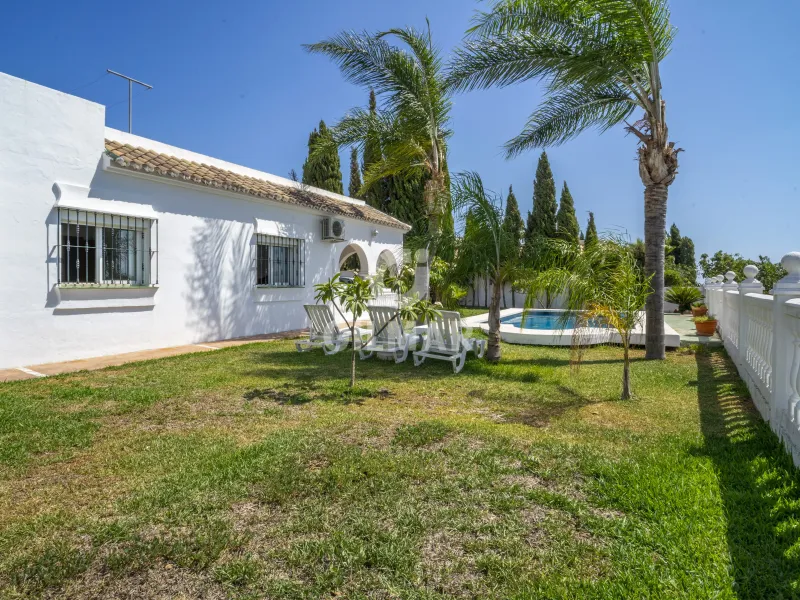 Chalet Independiente en Estepona Este - Málaga
