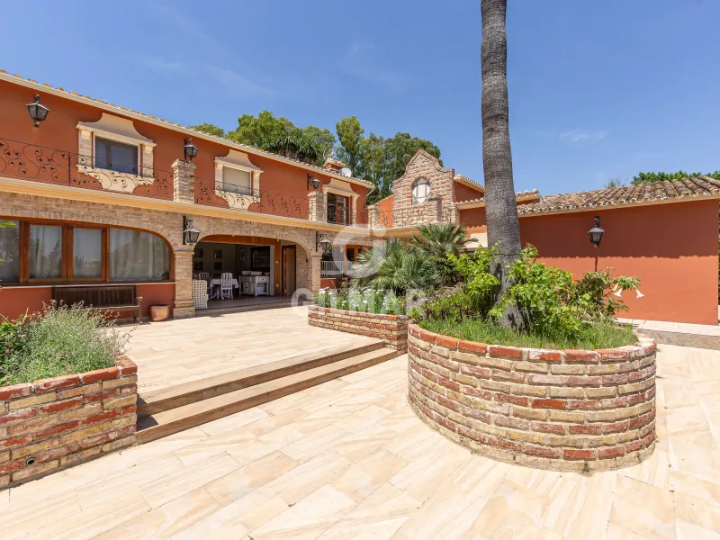 Chalet Independiente en Benahavís - Málaga