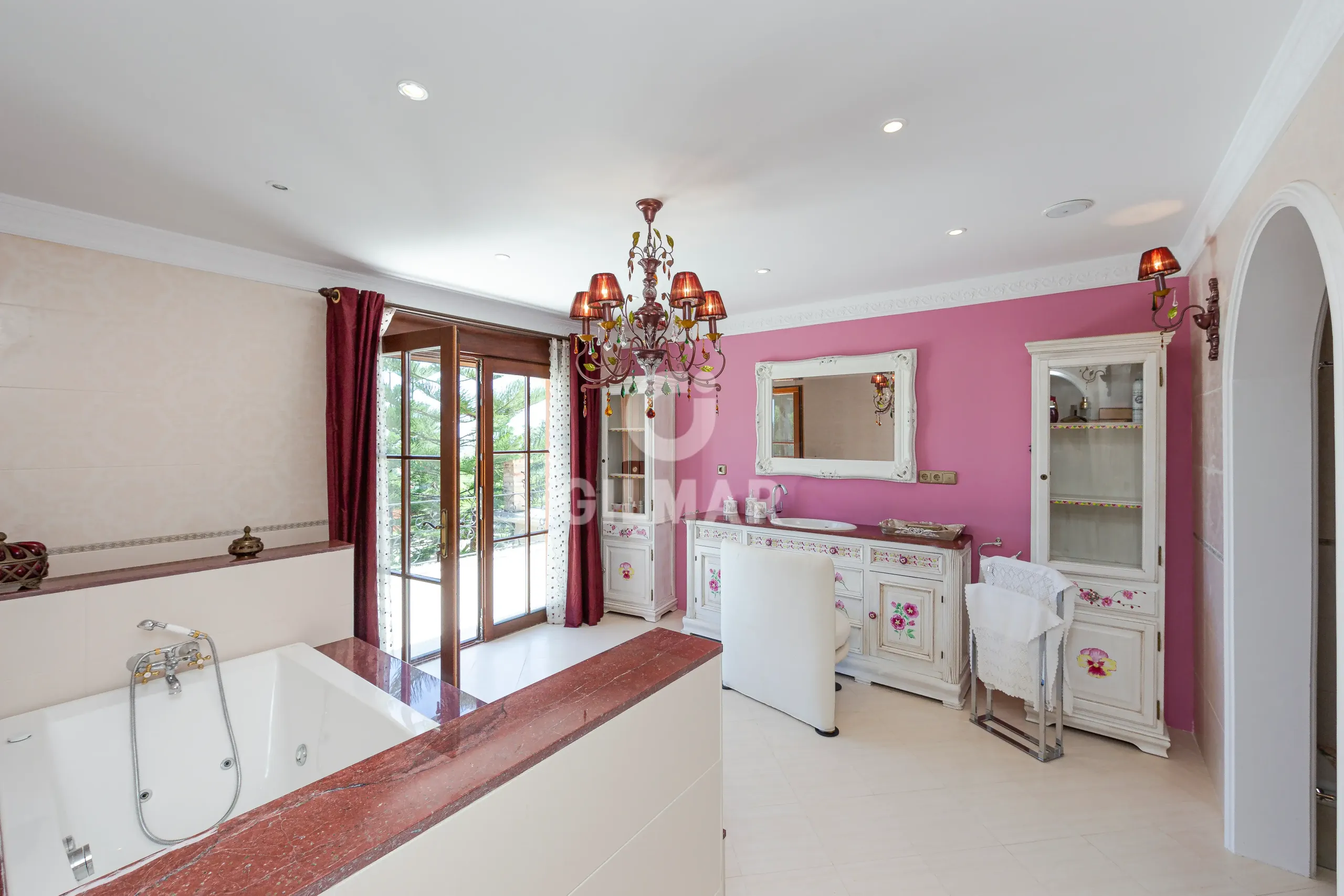 Chalet Independiente en Benahavís - Málaga