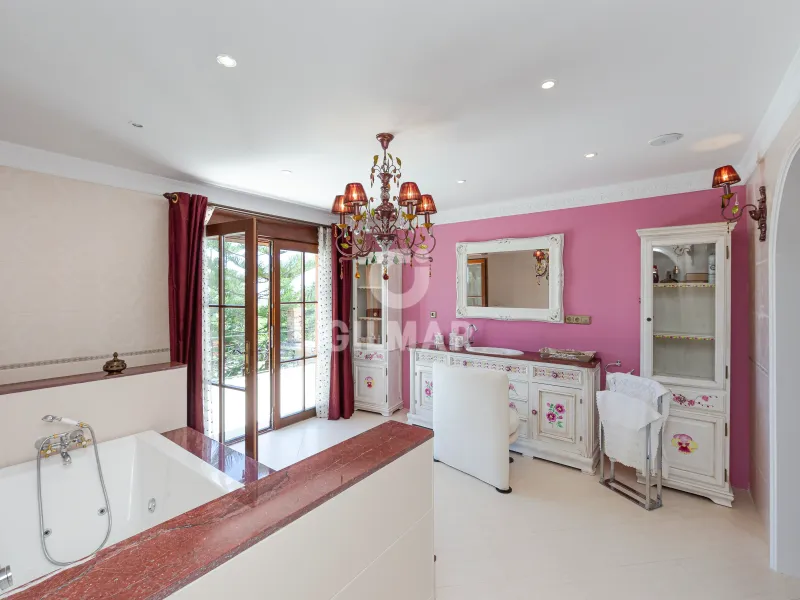 Chalet Independiente en Benahavís - Málaga