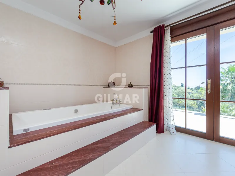 Chalet Independiente en Benahavís - Málaga