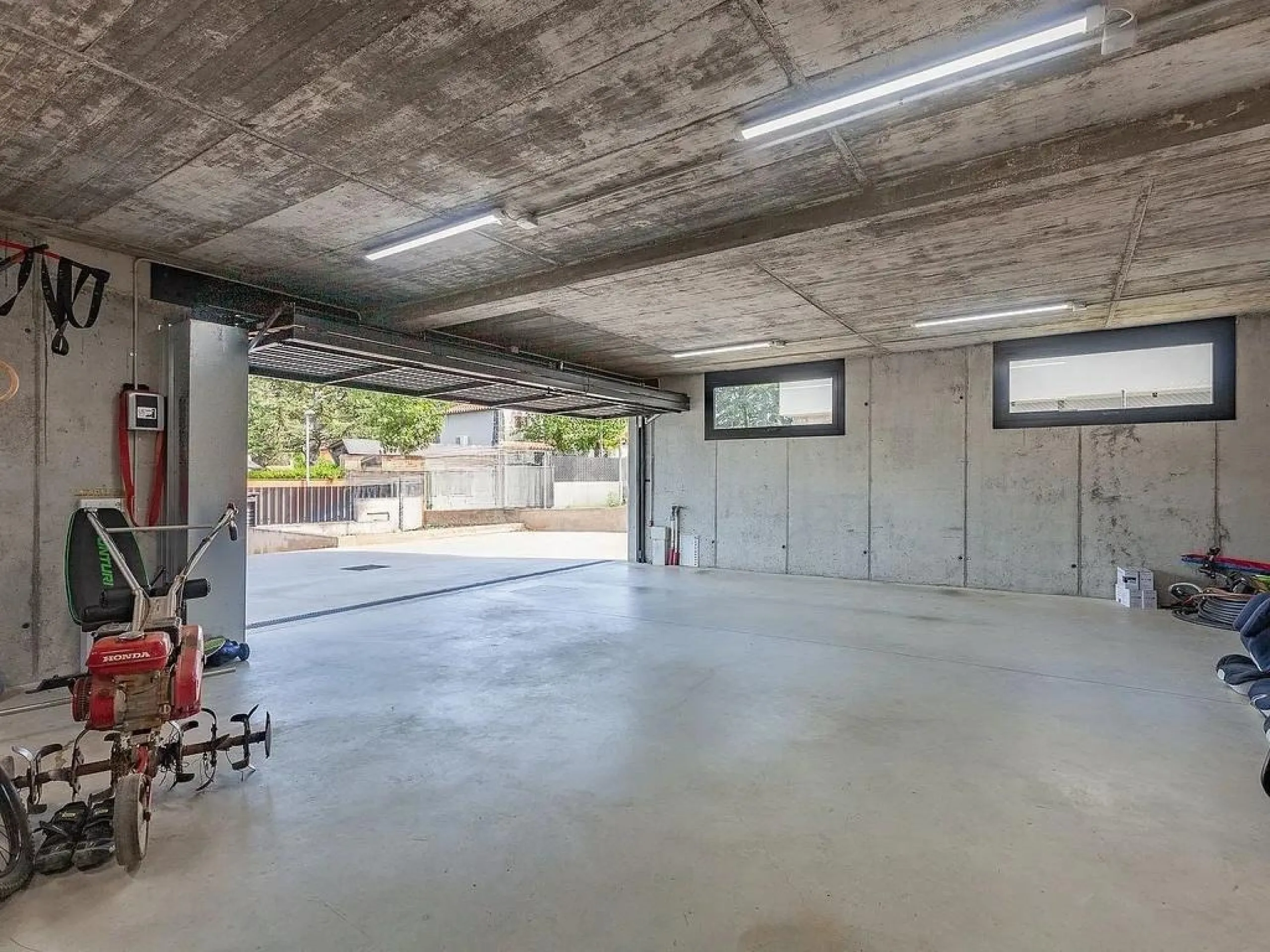 Elegante casa contemporánea con jardín en Valldoreix, Barcelona