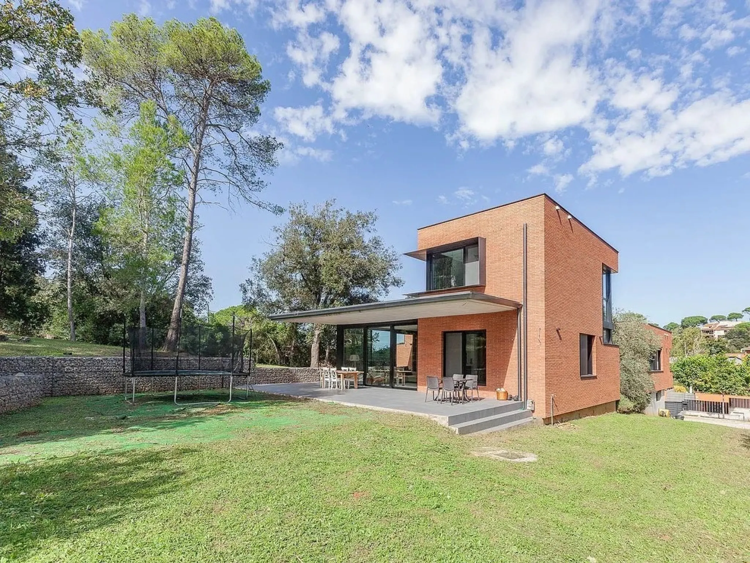 Elegante casa contemporánea con jardín en Valldoreix, Barcelona