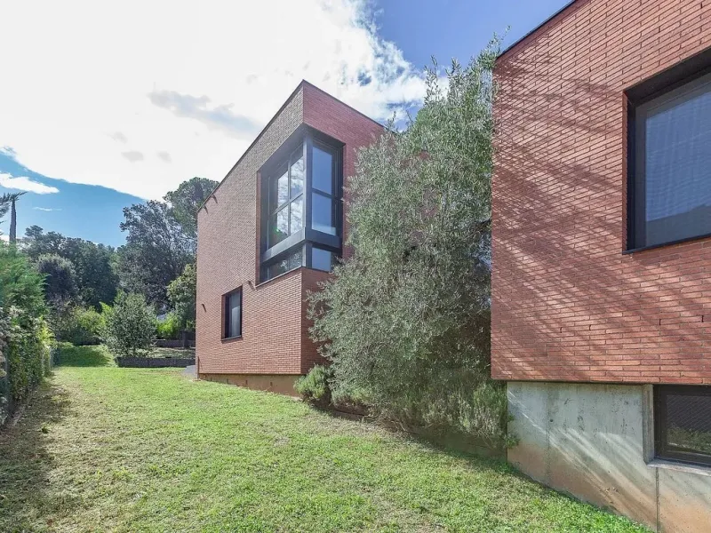 Elegante casa contemporánea con jardín en Valldoreix, Barcelona