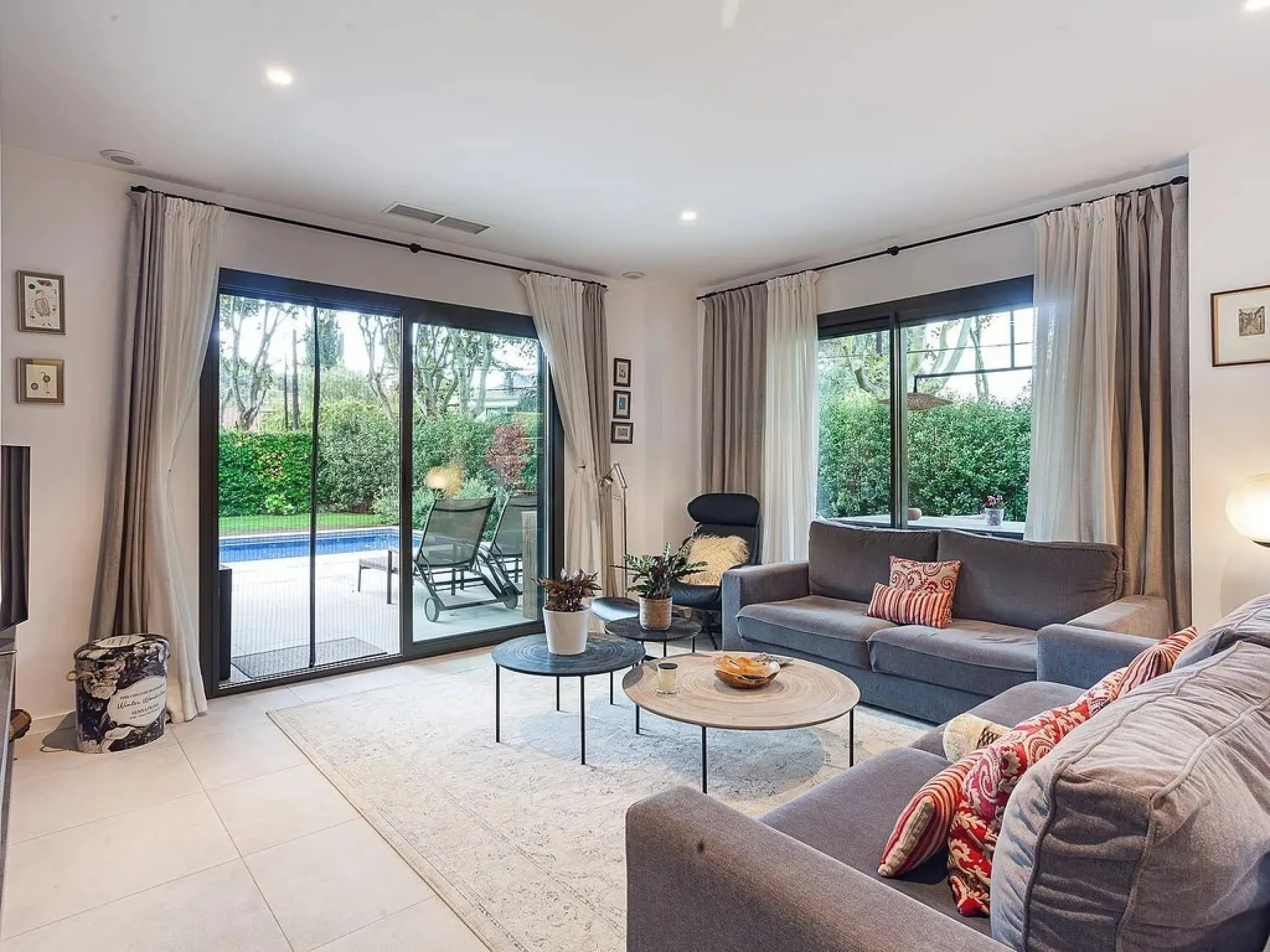 Elegant Family Home with Pool in Sant Cugat, Barcelona